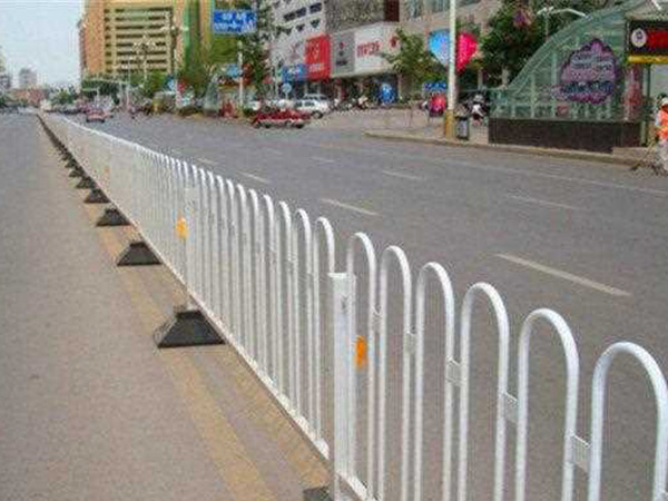 隔離帶護欄網(wǎng)圖片4 隔離帶護欄網(wǎng)圖片4