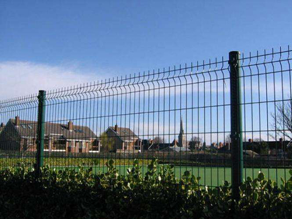 鐵絲網(wǎng)圍墻圖片2 鐵絲網(wǎng)圍墻圖片2