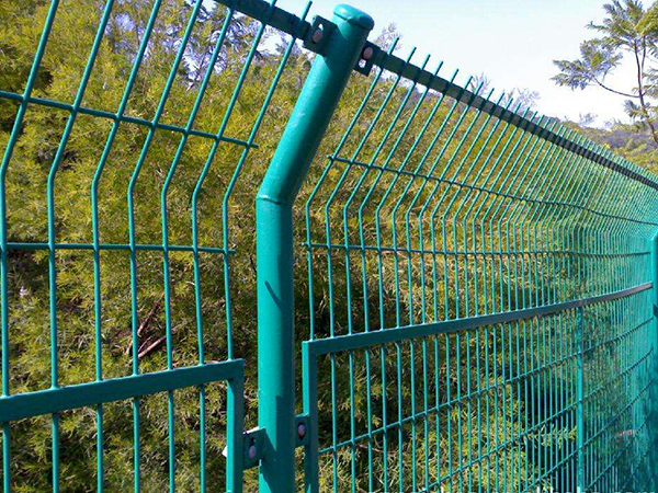 鐵絲網圍墻圖片1 鐵絲網圍墻圖片1