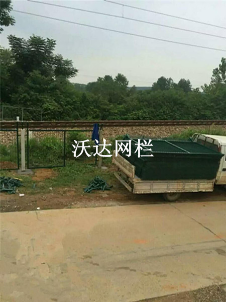 滬昆鐵路貴州段防護柵欄護欄網(wǎng)項目圖片3 滬昆鐵路貴州段防護柵欄護欄網(wǎng)項目圖片3