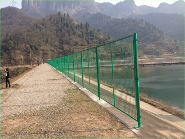 水庫庫區隔離網