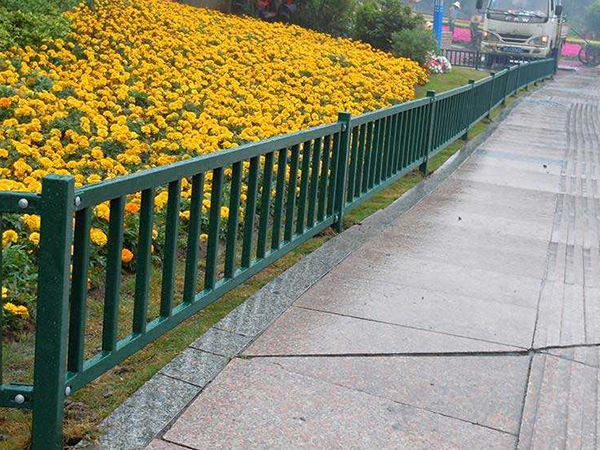 綠化護(hù)欄 - 安平縣中澤絲網(wǎng)制造有限公司圖片1