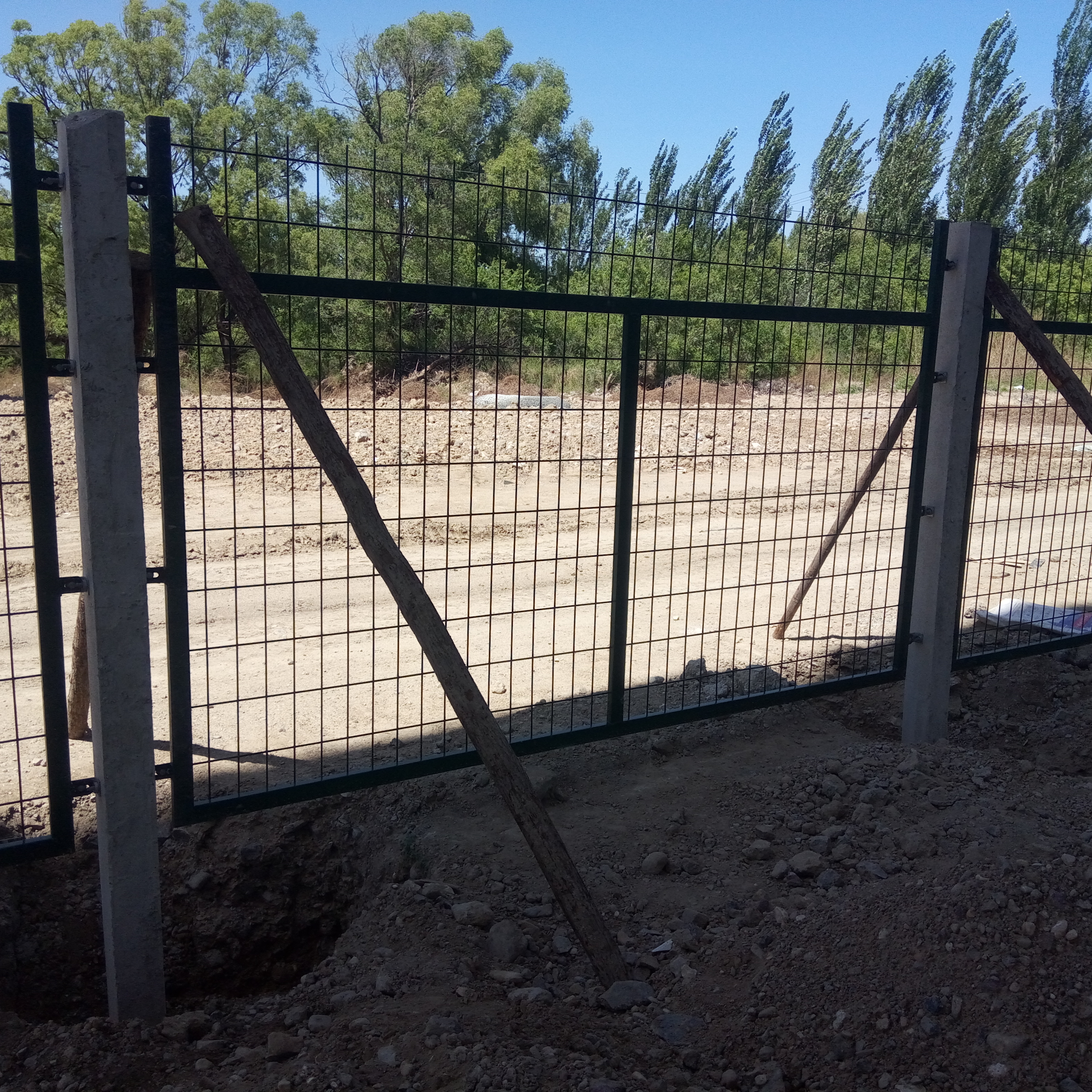 鐵路橋下防護(hù)柵欄圖片2 鐵路橋下防護(hù)柵欄圖片2