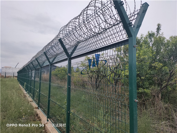 云南機場鋼筋網(wǎng)圍界護欄網(wǎng)圖片5 云南機場鋼筋網(wǎng)圍界護欄網(wǎng)圖片5