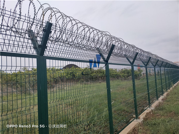 云南機場鋼筋網(wǎng)圍界護欄網(wǎng)圖片6 云南機場鋼筋網(wǎng)圍界護欄網(wǎng)圖片6