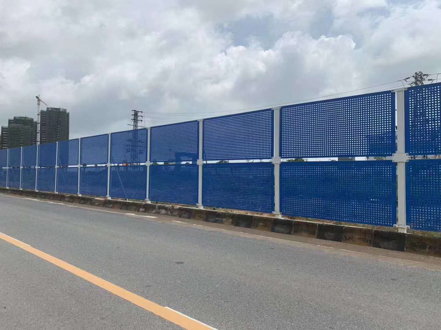 沖孔網(wǎng)護(hù)欄 沖孔網(wǎng)護(hù)欄