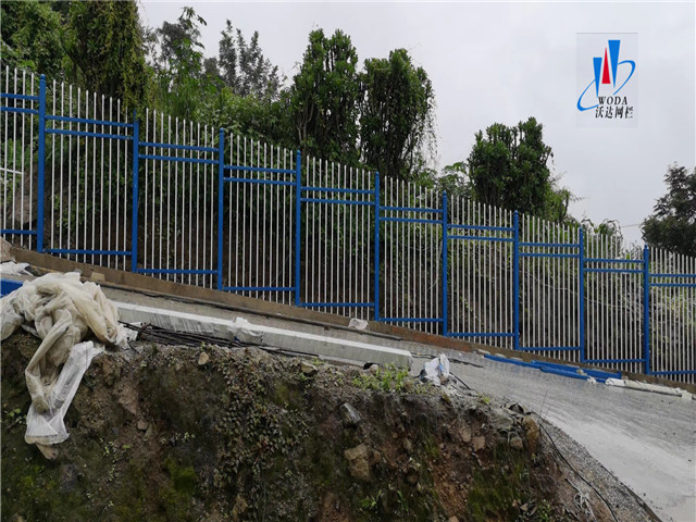 圍墻鐵藝護欄圖片7 圍墻鐵藝護欄圖片7