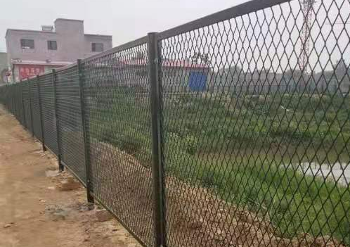 鋼板網護欄圖片7 鋼板網護欄圖片7