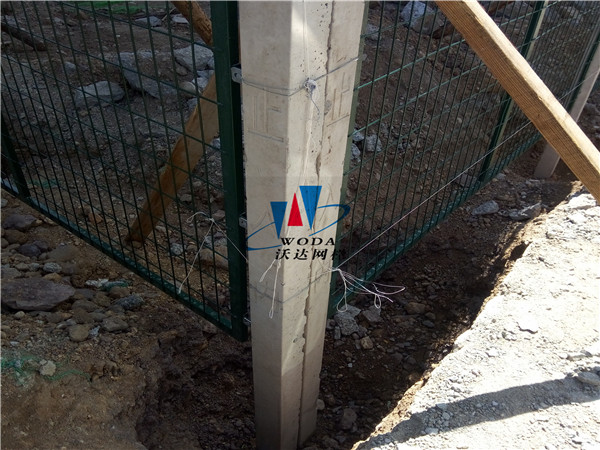 鐵路護(hù)欄_金屬柵欄網(wǎng)片工程案例圖片5