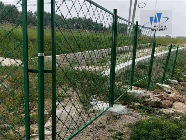 刀片刺網(wǎng)護(hù)欄 刀片刺網(wǎng)護(hù)欄